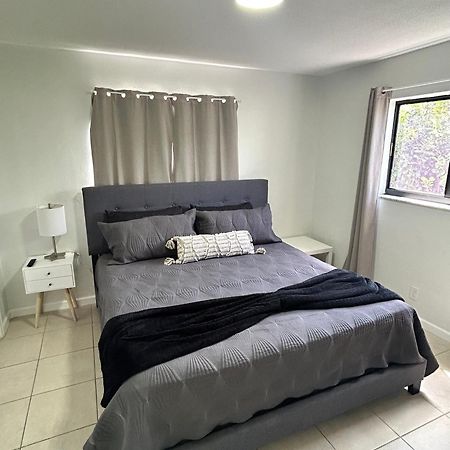 Apartment In Hollywood Close To Shops & Beach 110 エクステリア 写真