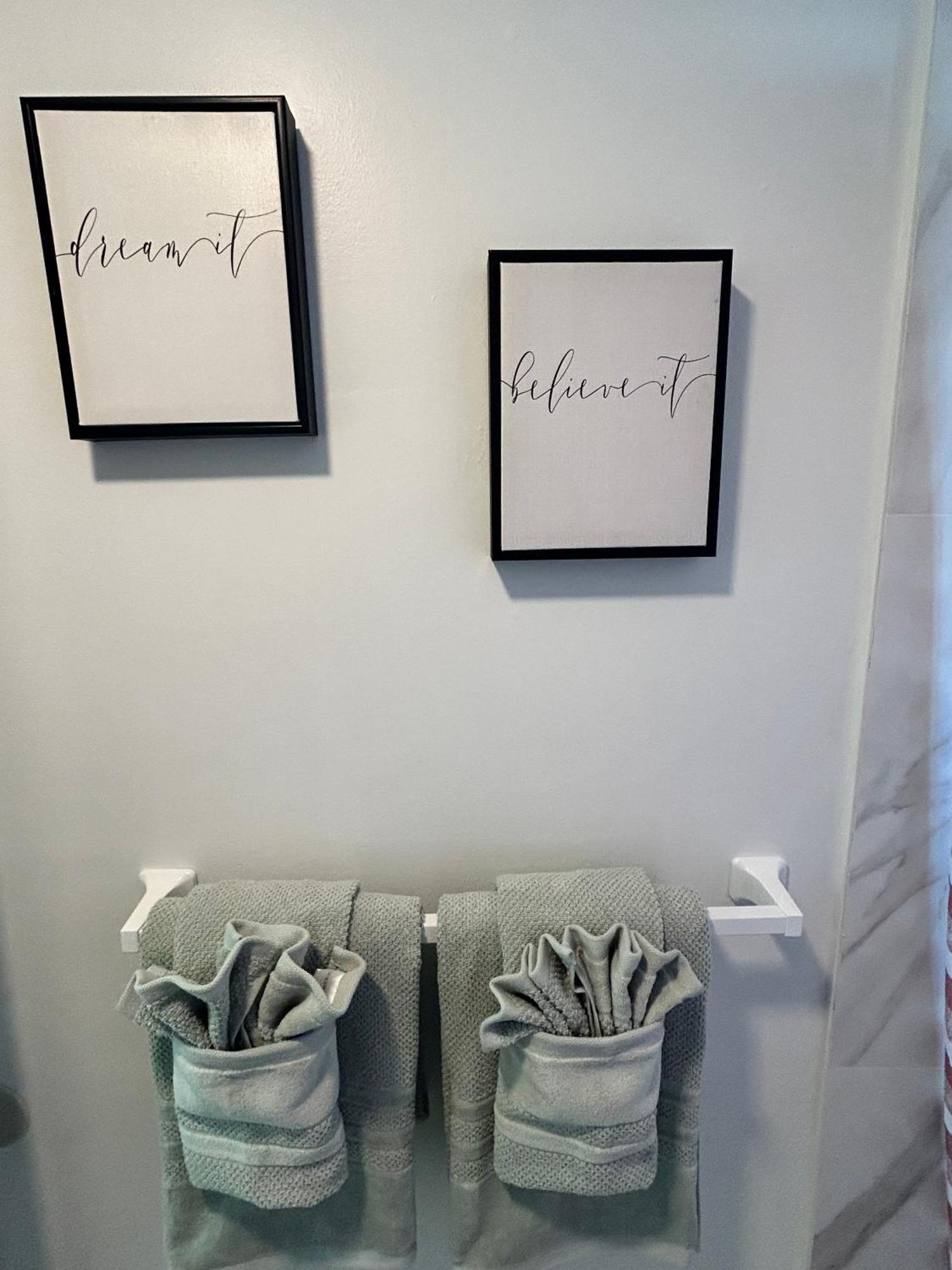 Apartment In Hollywood Close To Shops & Beach 110 エクステリア 写真