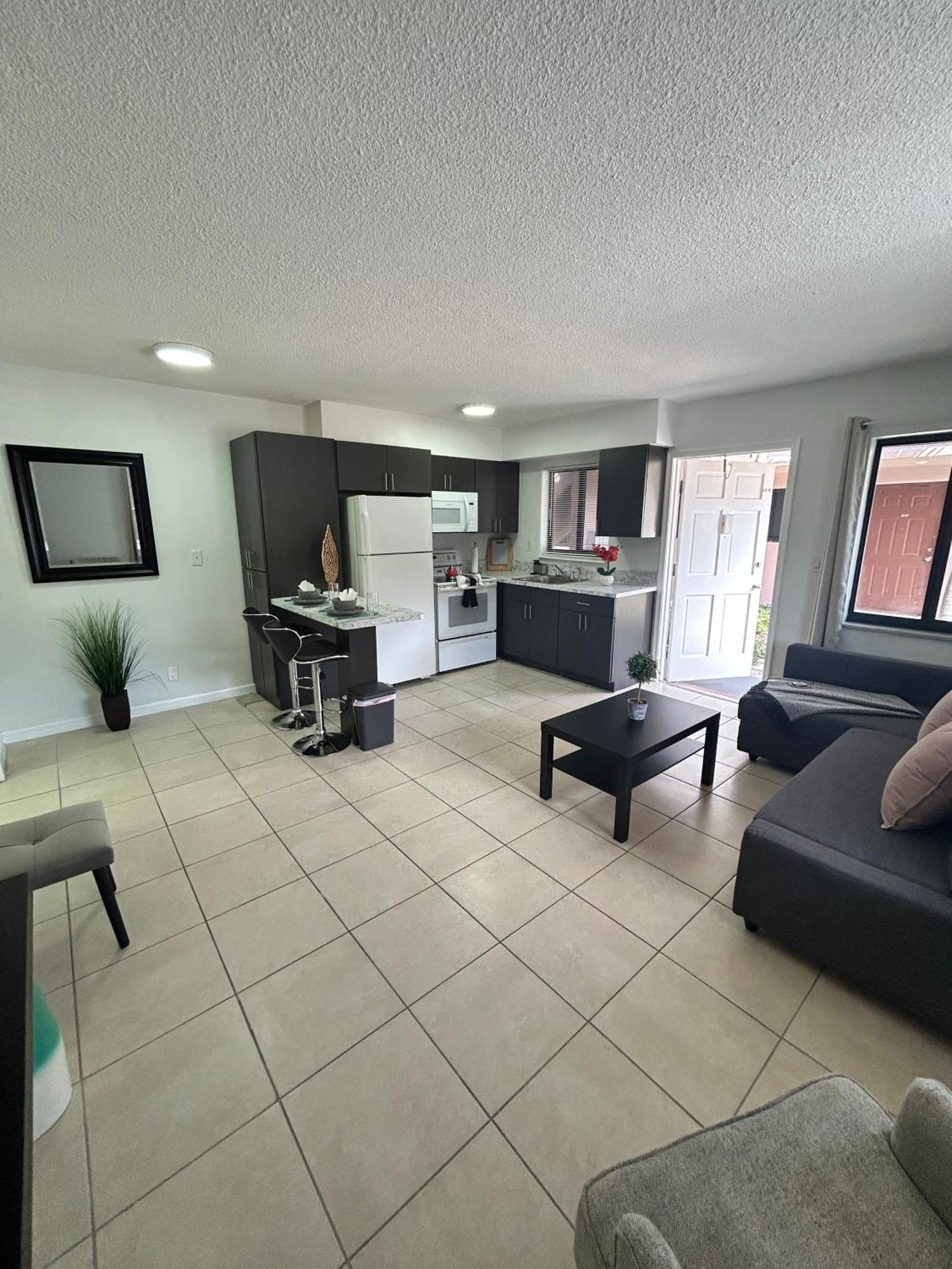 Apartment In Hollywood Close To Shops & Beach 110 エクステリア 写真